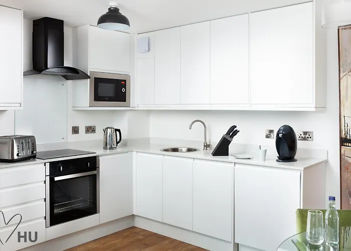 Boutique 1 Bdrm Duplex Suite On Marina 305