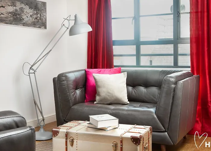 Boutique 1 Bdrm Duplex Suite On Marina 305